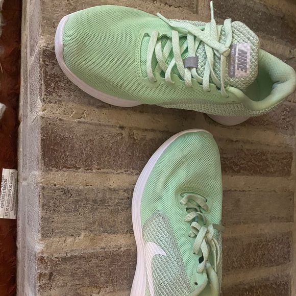 Nike Mint Green Running Shoes - Picture 12 of 15